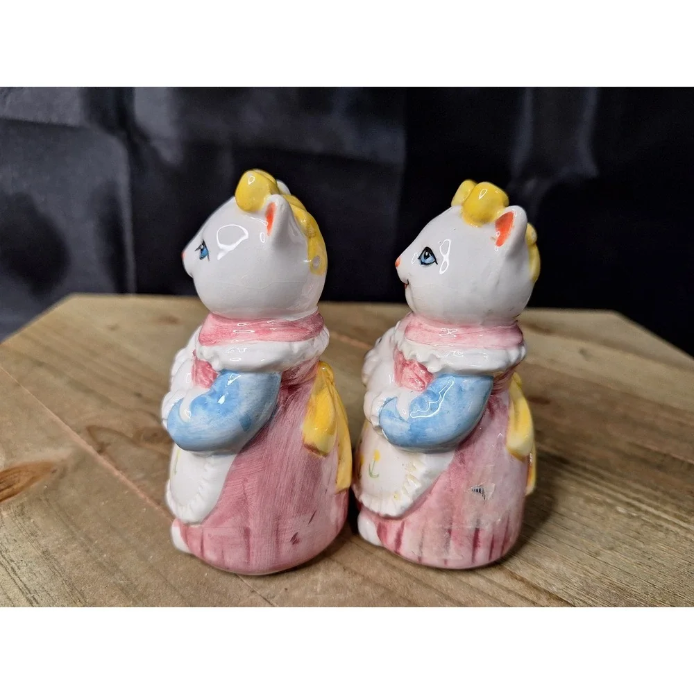 Vintage Anthropomorphic Cat Mother and Kitten Ceramic Salt and Pepper Shaker Set